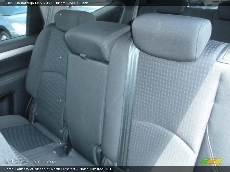 Bright Silver / Black 2009 Kia Borrego LX V6 4x4