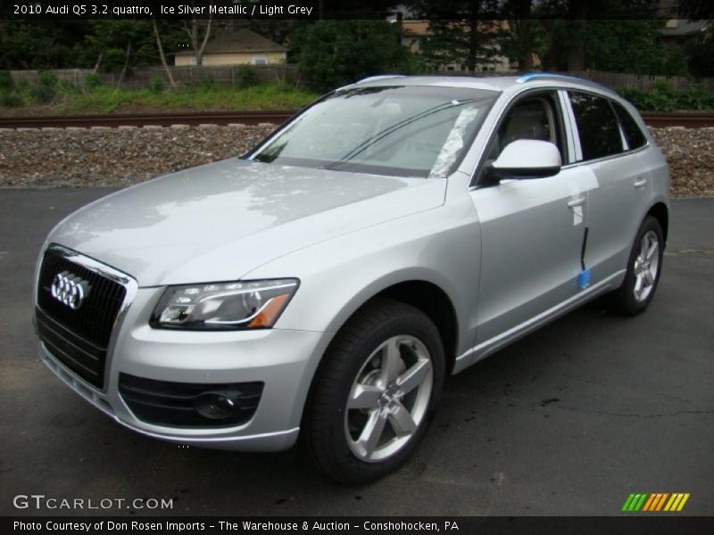 Ice Silver Metallic / Light Grey 2010 Audi Q5 3.2 quattro