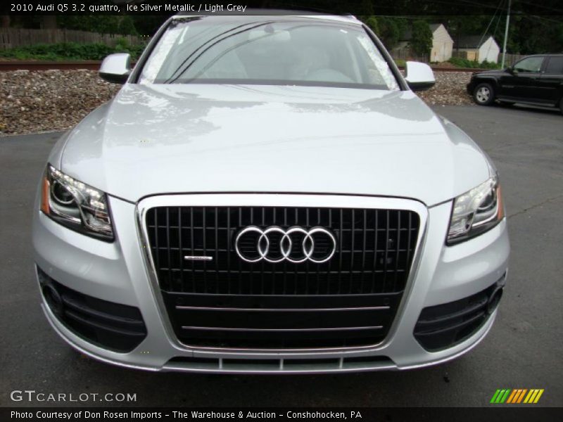 Ice Silver Metallic / Light Grey 2010 Audi Q5 3.2 quattro