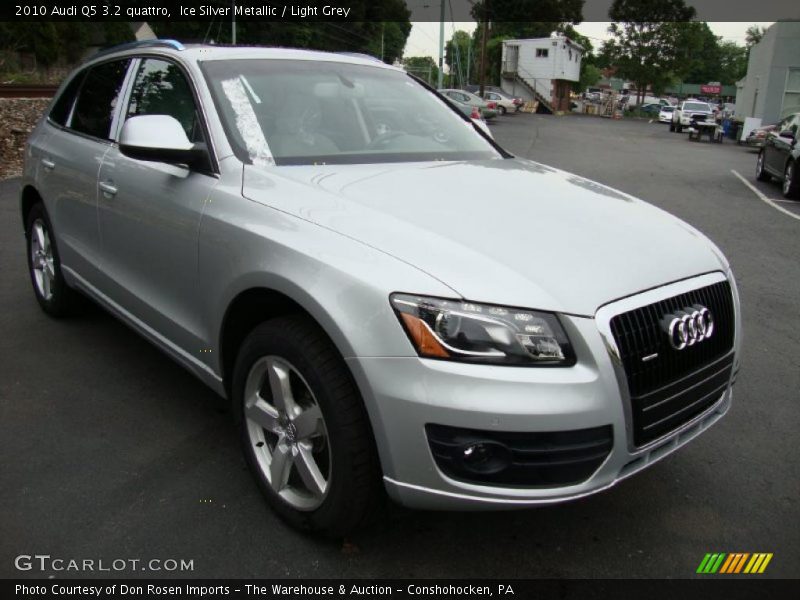 Ice Silver Metallic / Light Grey 2010 Audi Q5 3.2 quattro