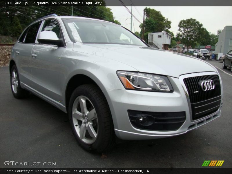 Ice Silver Metallic / Light Grey 2010 Audi Q5 3.2 quattro