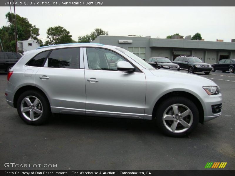 Ice Silver Metallic / Light Grey 2010 Audi Q5 3.2 quattro