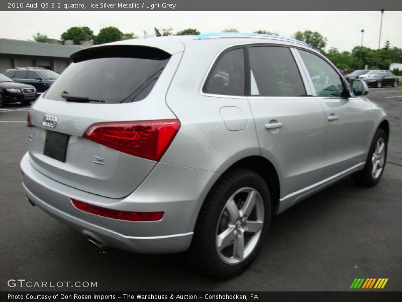 Ice Silver Metallic / Light Grey 2010 Audi Q5 3.2 quattro