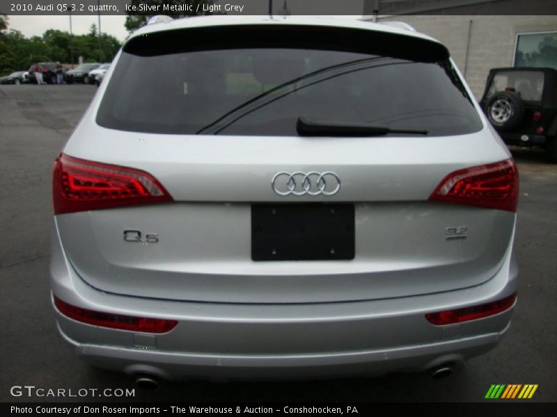 Ice Silver Metallic / Light Grey 2010 Audi Q5 3.2 quattro