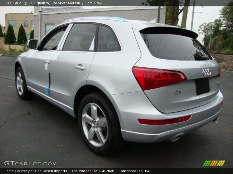 Ice Silver Metallic / Light Grey 2010 Audi Q5 3.2 quattro