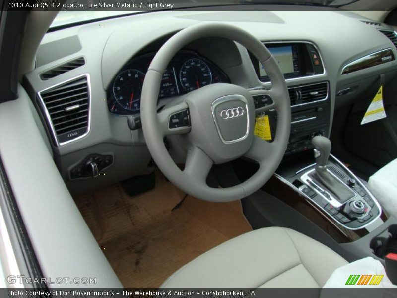 Ice Silver Metallic / Light Grey 2010 Audi Q5 3.2 quattro