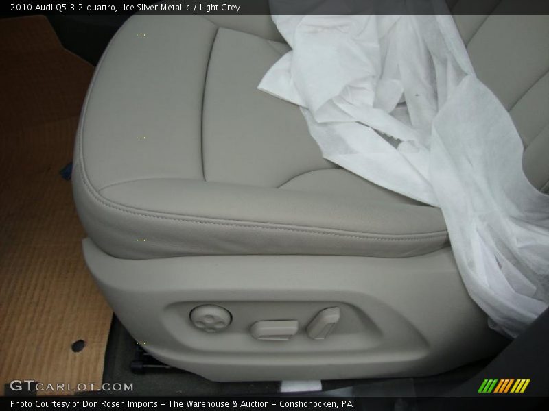 Ice Silver Metallic / Light Grey 2010 Audi Q5 3.2 quattro