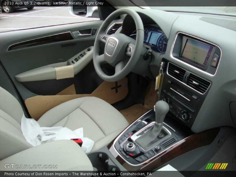 Ice Silver Metallic / Light Grey 2010 Audi Q5 3.2 quattro
