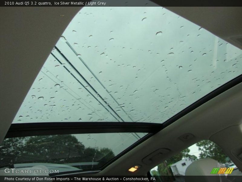 Ice Silver Metallic / Light Grey 2010 Audi Q5 3.2 quattro