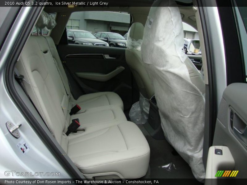 Ice Silver Metallic / Light Grey 2010 Audi Q5 3.2 quattro