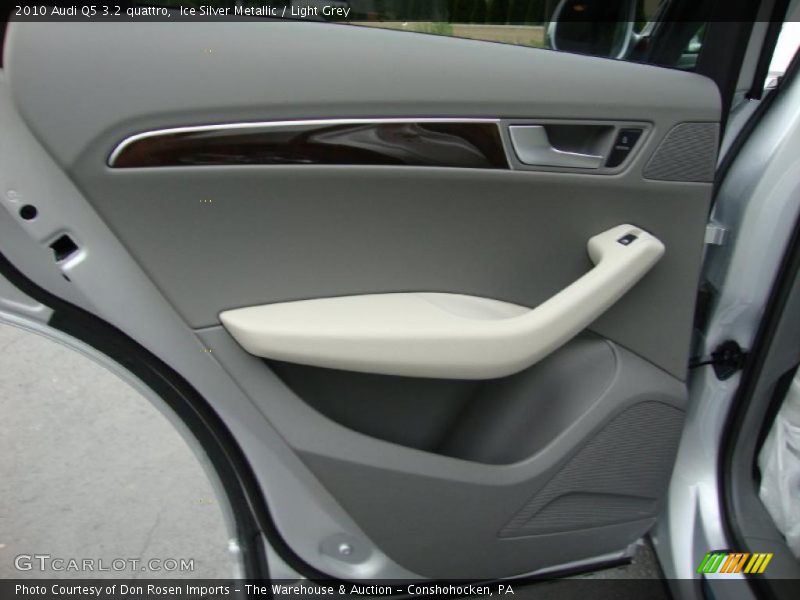 Ice Silver Metallic / Light Grey 2010 Audi Q5 3.2 quattro