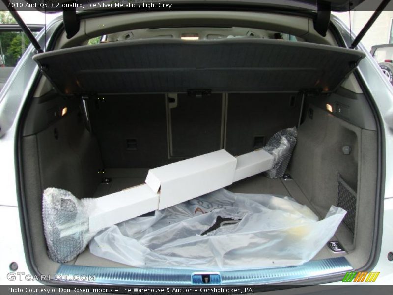 Ice Silver Metallic / Light Grey 2010 Audi Q5 3.2 quattro