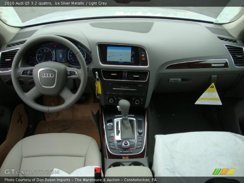 Ice Silver Metallic / Light Grey 2010 Audi Q5 3.2 quattro