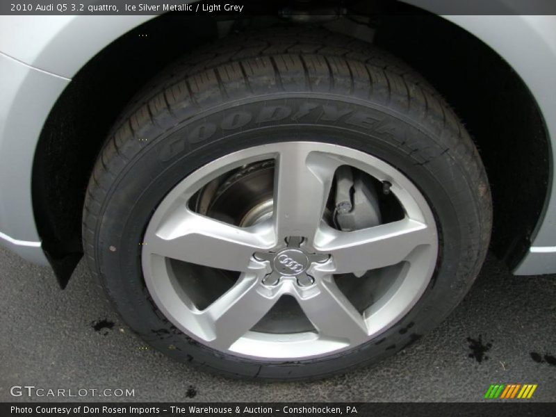 Ice Silver Metallic / Light Grey 2010 Audi Q5 3.2 quattro