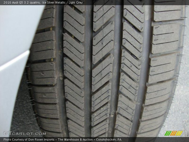 Ice Silver Metallic / Light Grey 2010 Audi Q5 3.2 quattro