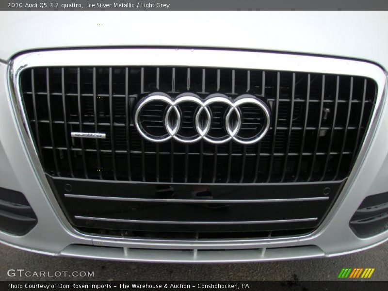 Ice Silver Metallic / Light Grey 2010 Audi Q5 3.2 quattro