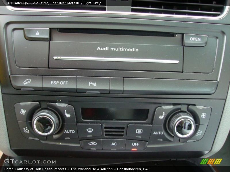 Ice Silver Metallic / Light Grey 2010 Audi Q5 3.2 quattro