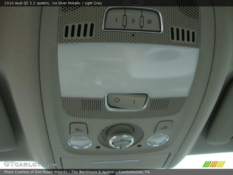 Ice Silver Metallic / Light Grey 2010 Audi Q5 3.2 quattro