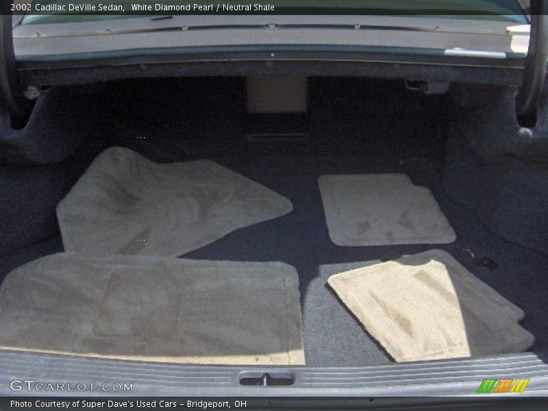 White Diamond Pearl / Neutral Shale 2002 Cadillac DeVille Sedan