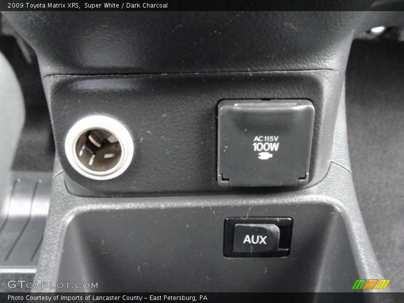 Super White / Dark Charcoal 2009 Toyota Matrix XRS