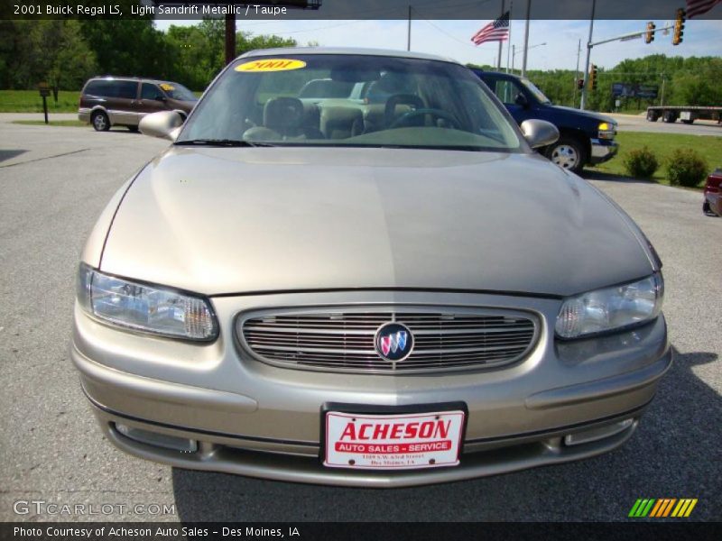 Light Sandrift Metallic / Taupe 2001 Buick Regal LS