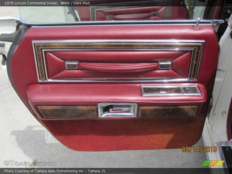 White / Dark Red 1978 Lincoln Continental Sedan