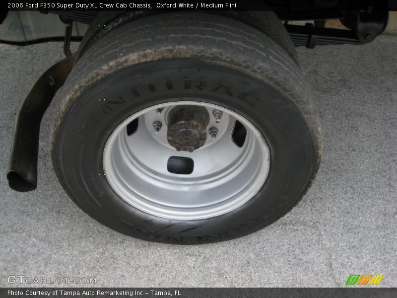 Oxford White / Medium Flint 2006 Ford F350 Super Duty XL Crew Cab Chassis