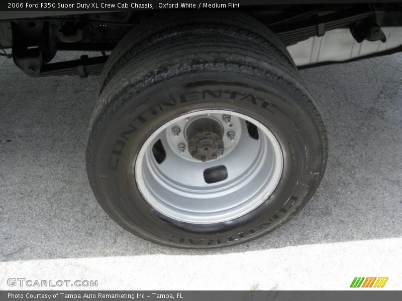 Oxford White / Medium Flint 2006 Ford F350 Super Duty XL Crew Cab Chassis