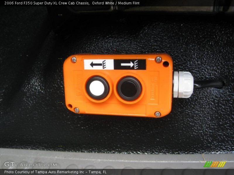 Oxford White / Medium Flint 2006 Ford F350 Super Duty XL Crew Cab Chassis