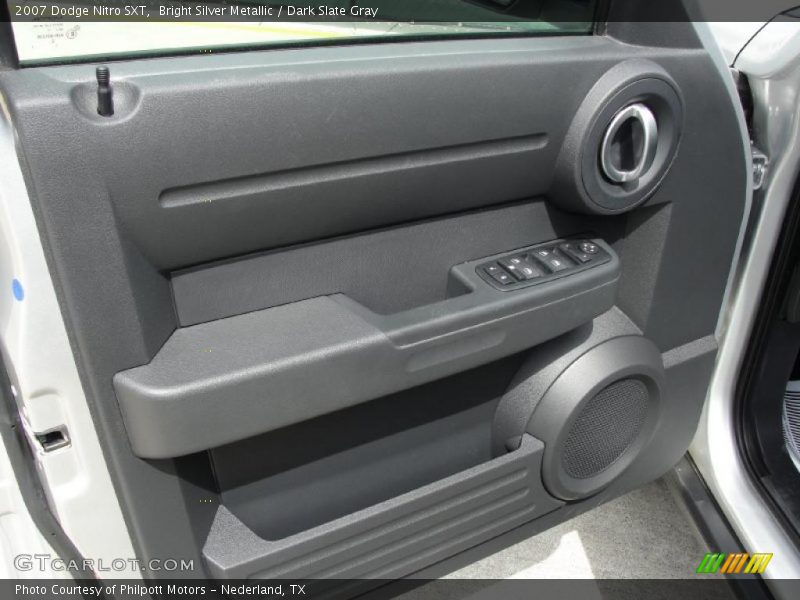 Bright Silver Metallic / Dark Slate Gray 2007 Dodge Nitro SXT