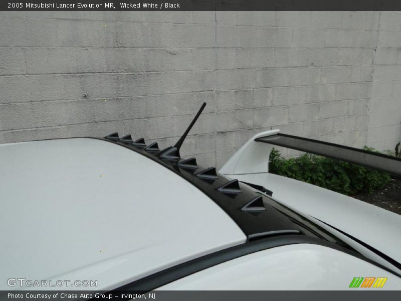 Wicked White / Black 2005 Mitsubishi Lancer Evolution MR