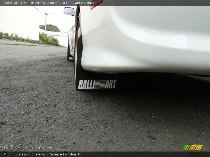 Wicked White / Black 2005 Mitsubishi Lancer Evolution MR