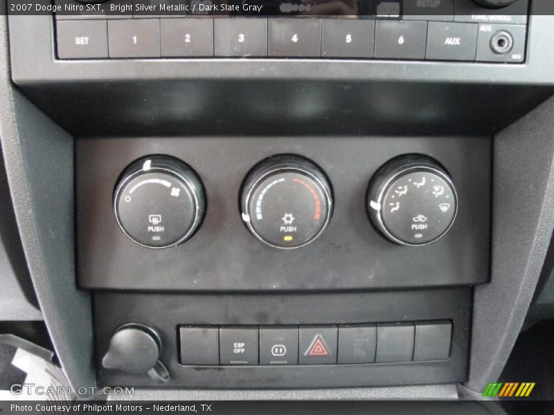 Bright Silver Metallic / Dark Slate Gray 2007 Dodge Nitro SXT