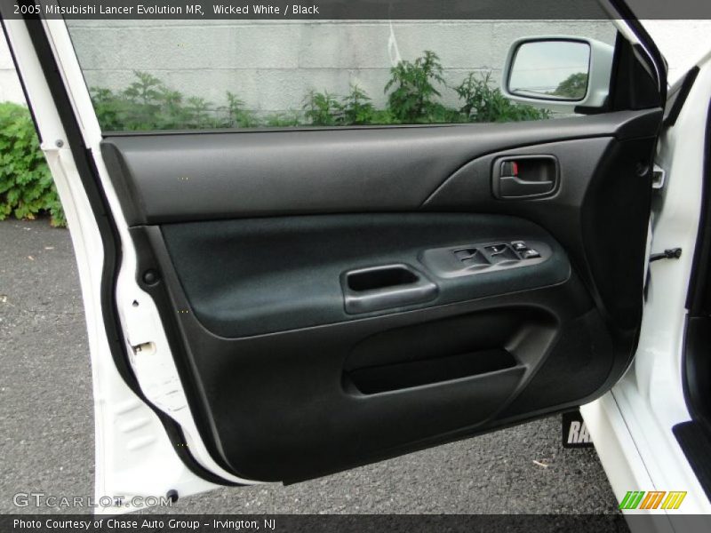 Wicked White / Black 2005 Mitsubishi Lancer Evolution MR