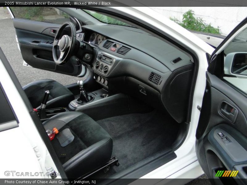 Wicked White / Black 2005 Mitsubishi Lancer Evolution MR