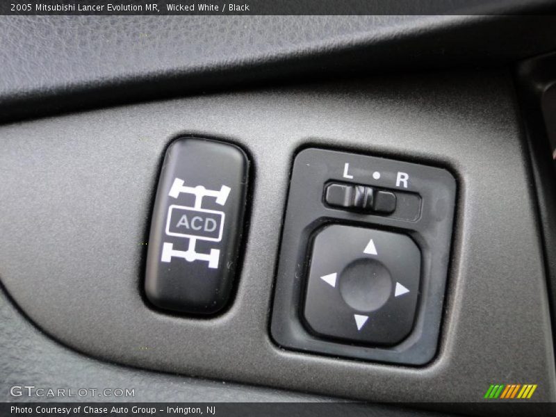 Wicked White / Black 2005 Mitsubishi Lancer Evolution MR