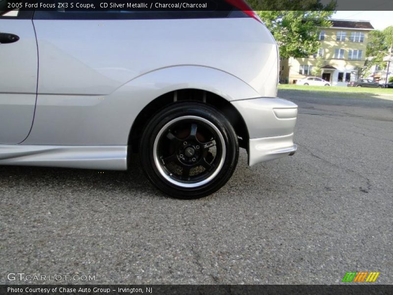 CD Silver Metallic / Charcoal/Charcoal 2005 Ford Focus ZX3 S Coupe