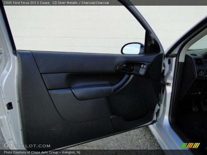 CD Silver Metallic / Charcoal/Charcoal 2005 Ford Focus ZX3 S Coupe