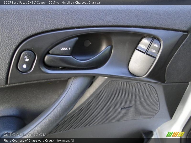 CD Silver Metallic / Charcoal/Charcoal 2005 Ford Focus ZX3 S Coupe