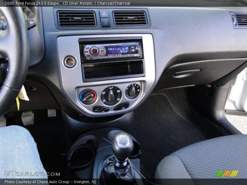 CD Silver Metallic / Charcoal/Charcoal 2005 Ford Focus ZX3 S Coupe
