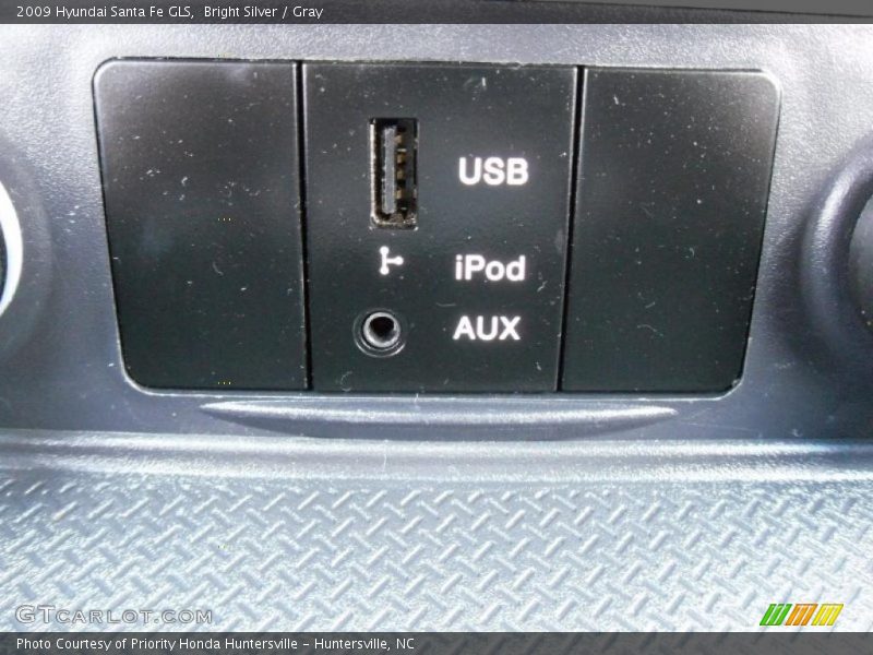 Bright Silver / Gray 2009 Hyundai Santa Fe GLS