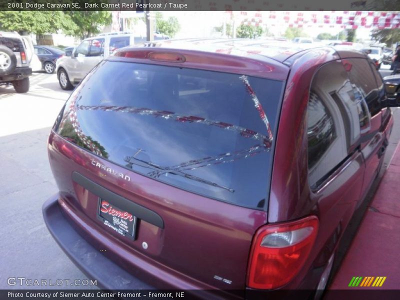 Dark Garnet Red Pearlcoat / Taupe 2001 Dodge Caravan SE