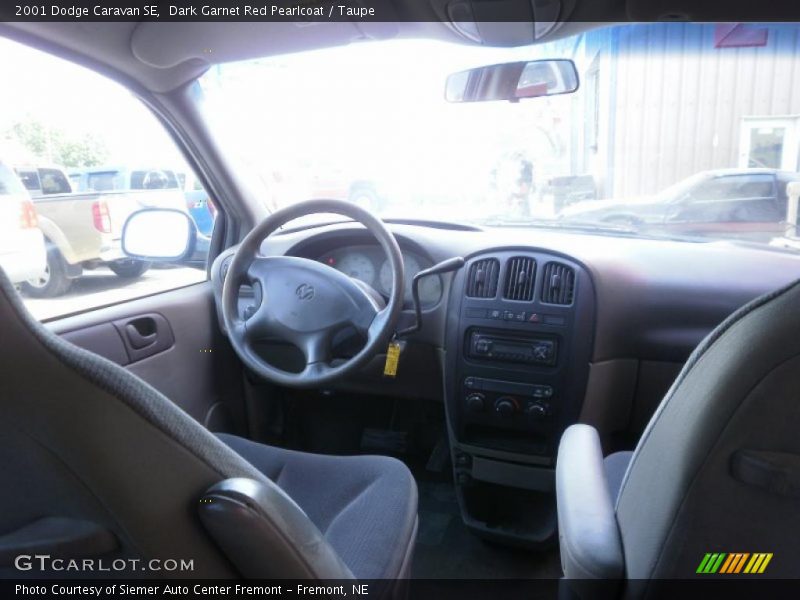 Dark Garnet Red Pearlcoat / Taupe 2001 Dodge Caravan SE