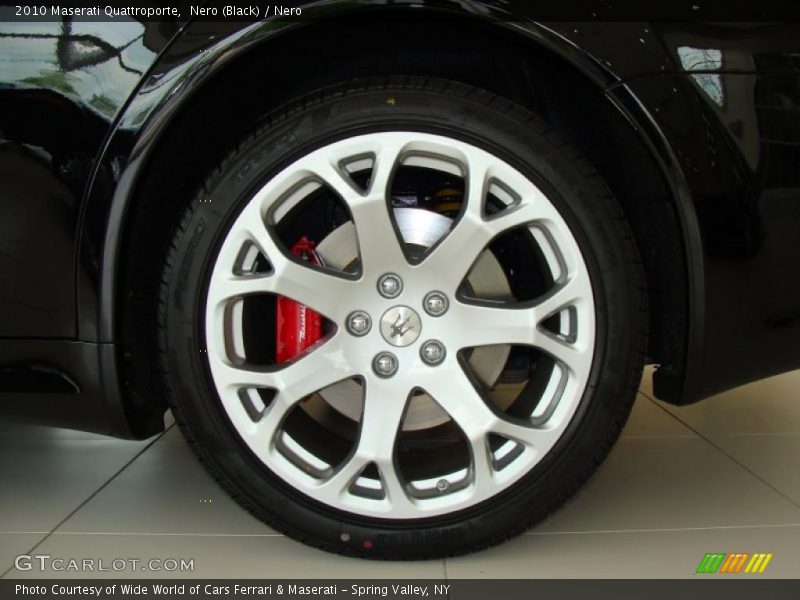 Nero (Black) / Nero 2010 Maserati Quattroporte