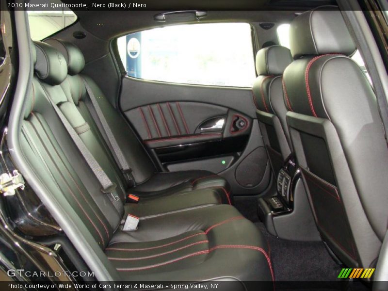 Nero (Black) / Nero 2010 Maserati Quattroporte