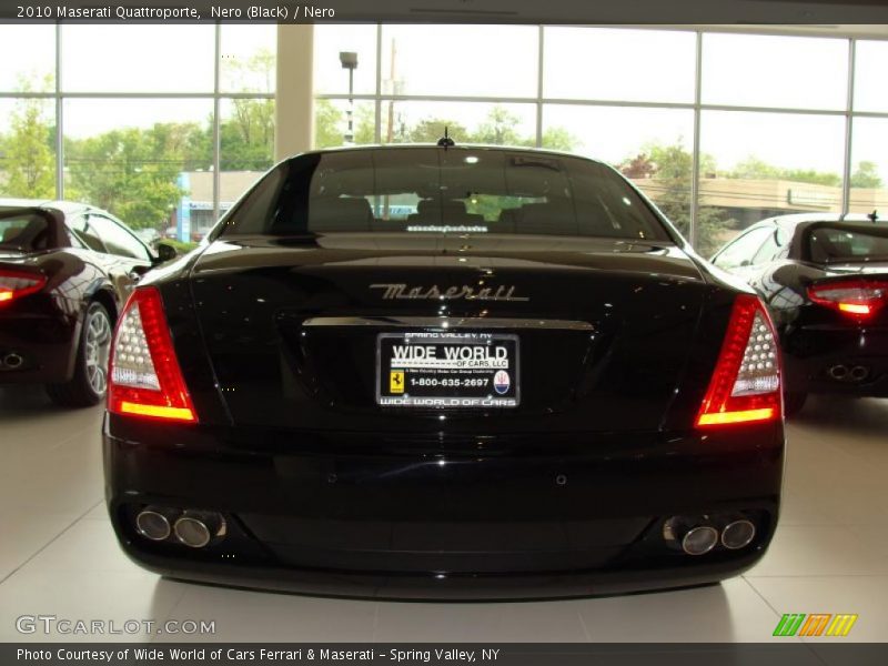 Nero (Black) / Nero 2010 Maserati Quattroporte