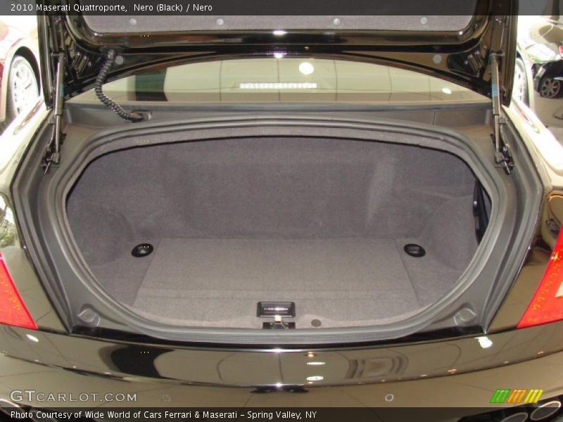 Nero (Black) / Nero 2010 Maserati Quattroporte