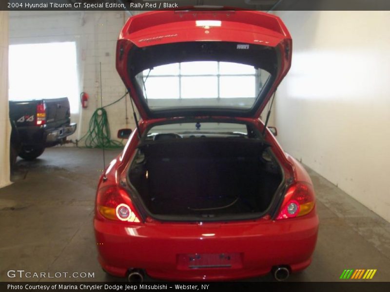 Rally Red / Black 2004 Hyundai Tiburon GT Special Edition