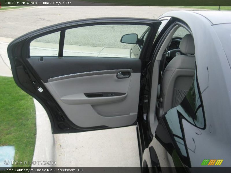 Black Onyx / Tan 2007 Saturn Aura XE
