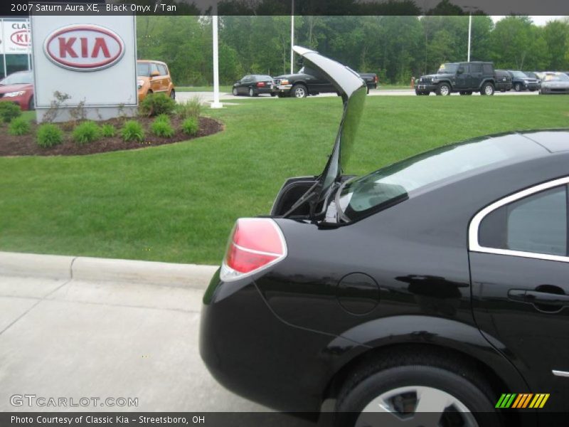 Black Onyx / Tan 2007 Saturn Aura XE